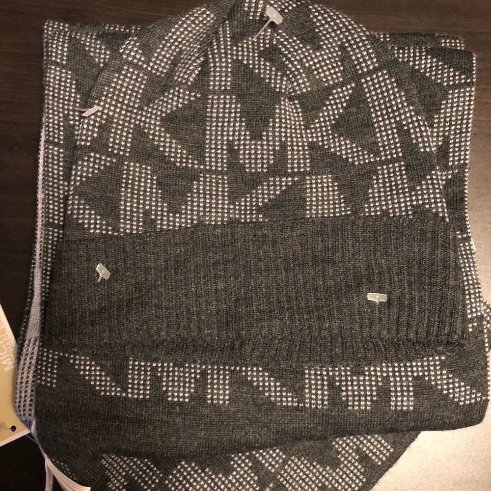 Women’s Winter Hat & Scarf Set